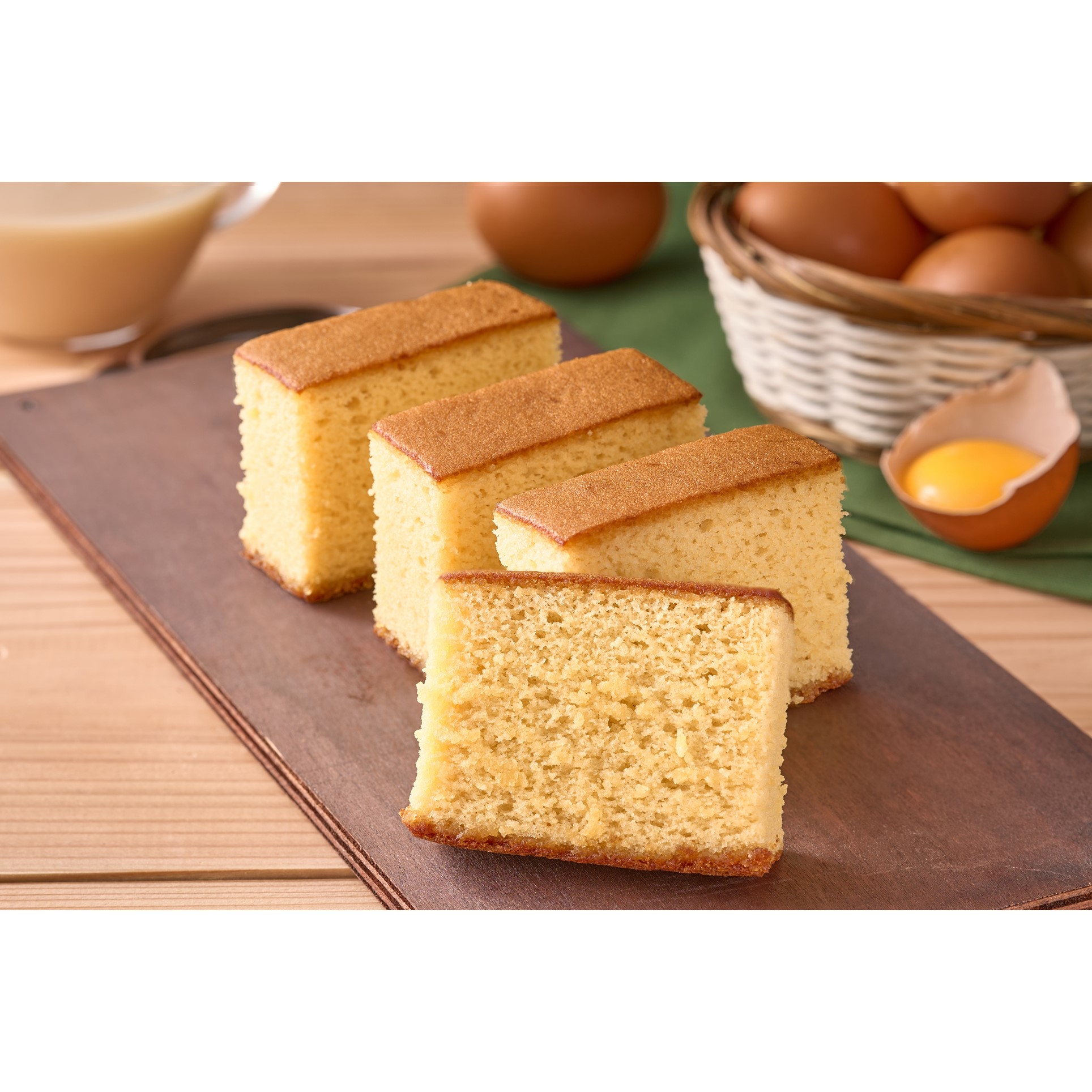 [送料込み] 秋川牧園のたまごと牛乳を使ったまじめなカステラ １２個 【427261】【夏ギフト★】 商品サムネイル